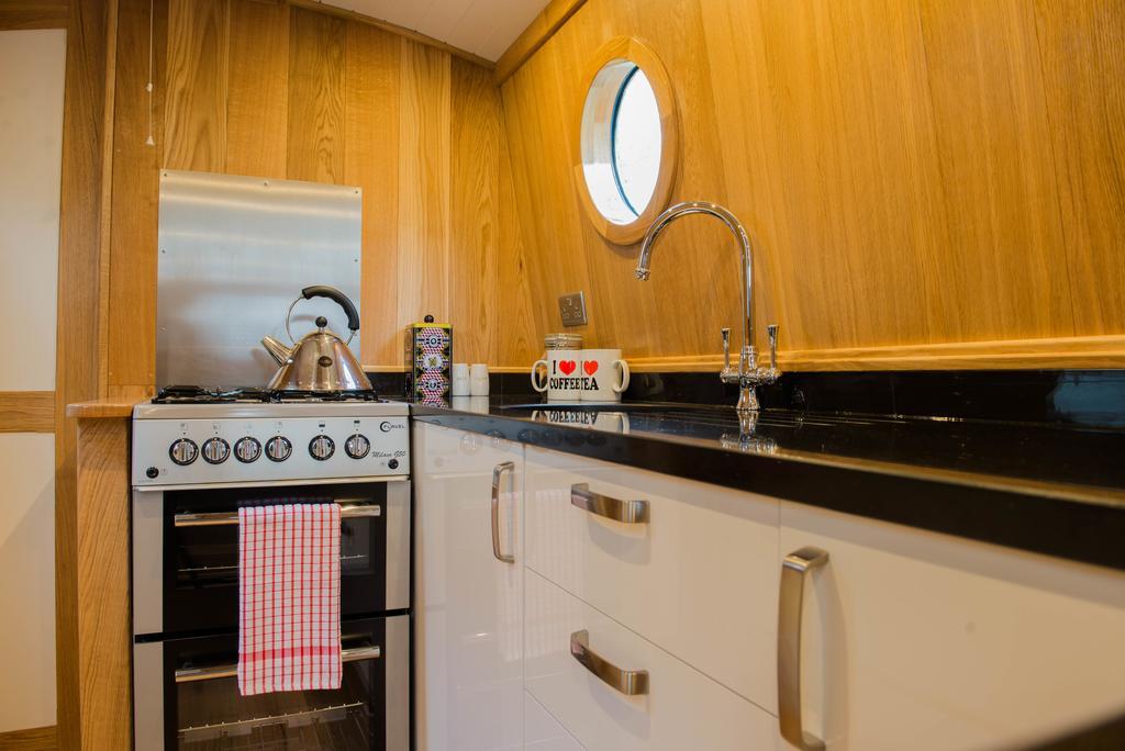 Narrowboat Puzzle Hotel Ely Buitenkant foto