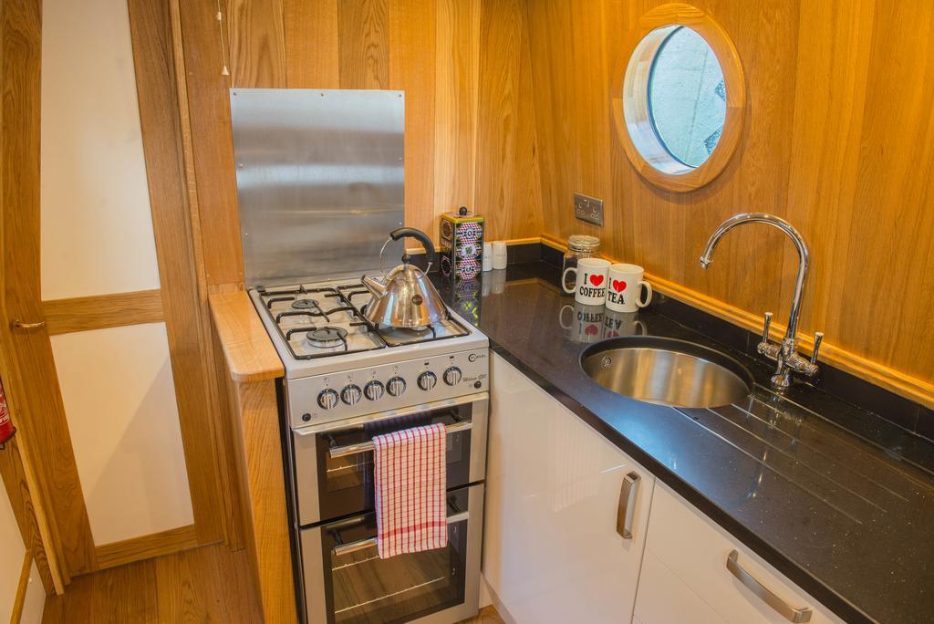 Narrowboat Puzzle Hotel Ely Buitenkant foto