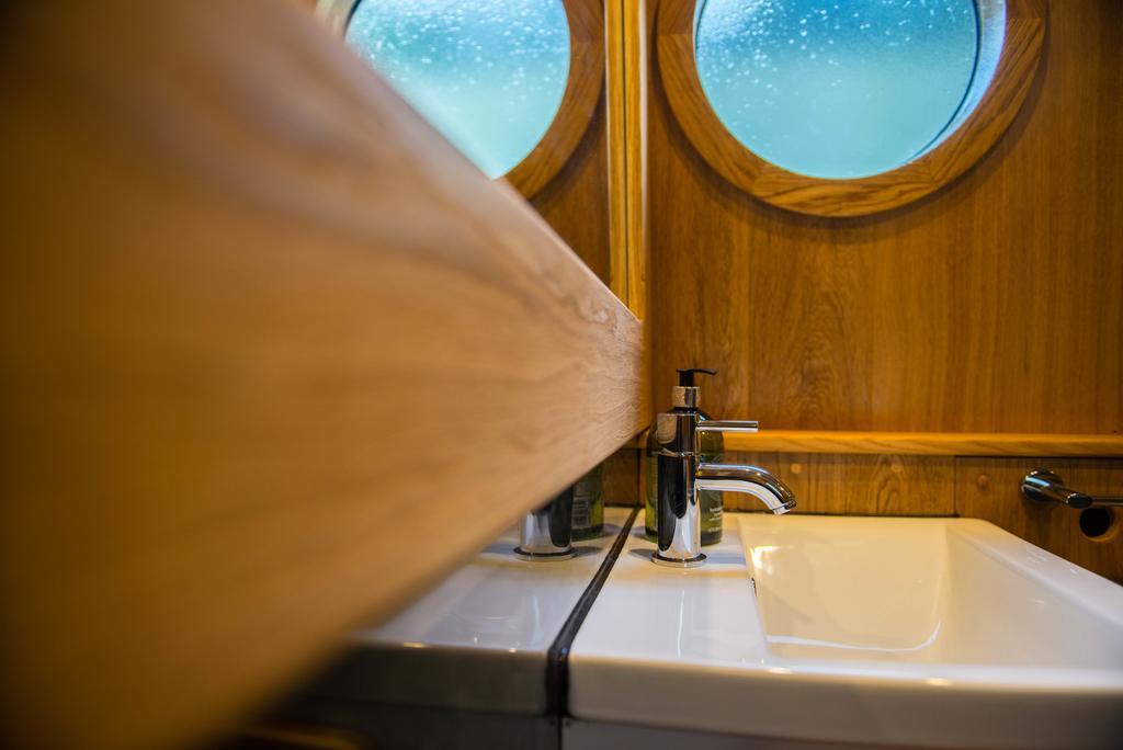 Narrowboat Puzzle Hotel Ely Buitenkant foto